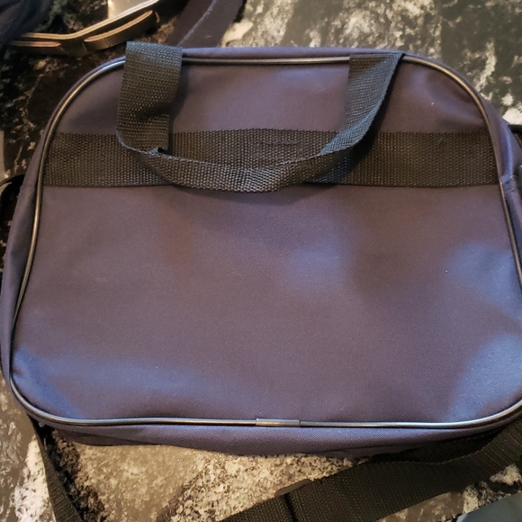 Tag carry on travel bag and accompanying and matching toiletry bag! - Picture 4 of 5